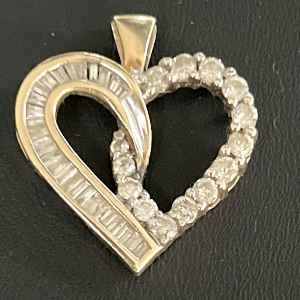 🎀🎀Diamond heart pendent🎀🎀